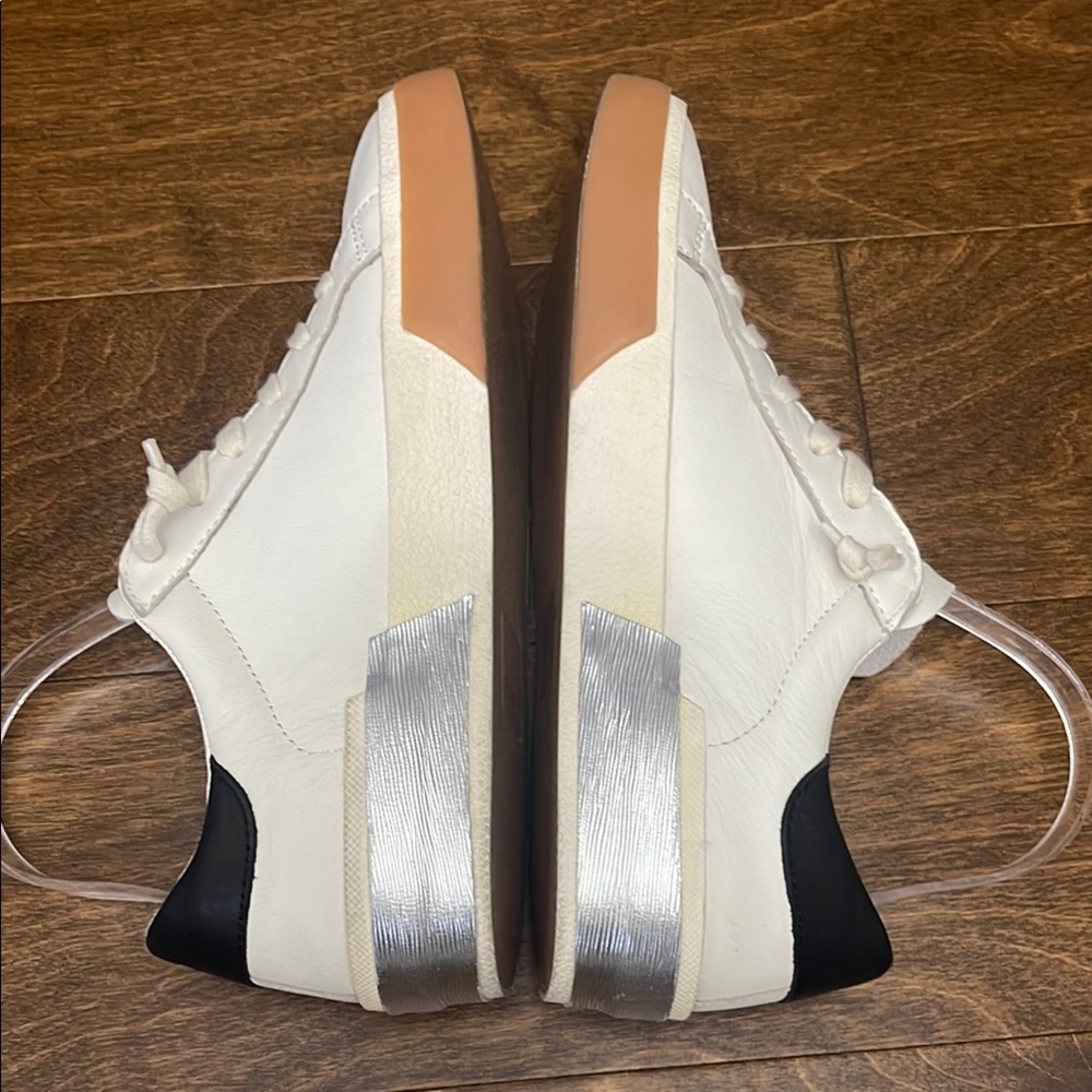 Dolce Vita Sneakers - Picture 5 of 8